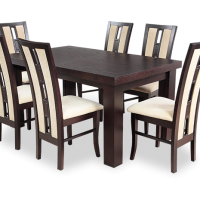 Zdjęcie przedstawia drewniany stół oraz 6 krzeseł - stanowiących ofertę firmy Grzywacz.
